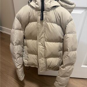 Aritzia The Super Puff Shorty Women's Beige  Puffer Jacket